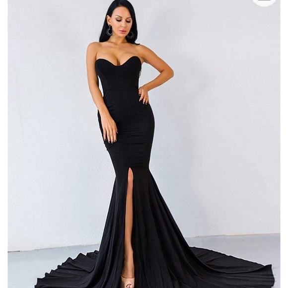 Black sleeveless slit front formal gown with train - Picture 5 of 9